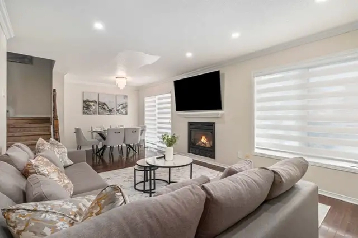 Renewed Fully Furnished 4 Bed Townhouse in Ottawa,ON - Apartments & Condos for Rent