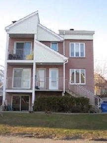 Triplex à vendre, St-Jérôme, opportunité propriétaire occupant! Image# 1