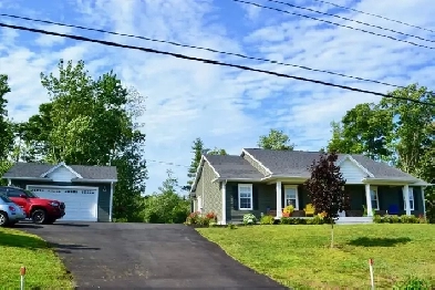 Executive Home, in Sawmill Creek Subdivision, Coldbrook Image# 1