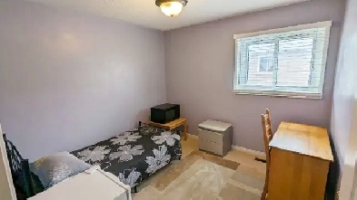 Clean and bright room for rent Richmond Hill (Men only) Image# 1