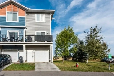 End Unit Townhouse - High River Image# 2