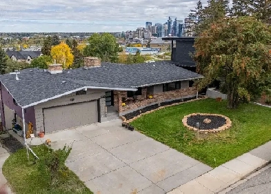 DREAMY UPDATED INNER CITY SCARBORO HOME ON A HUGE LOT W/ VIEWS Image# 1