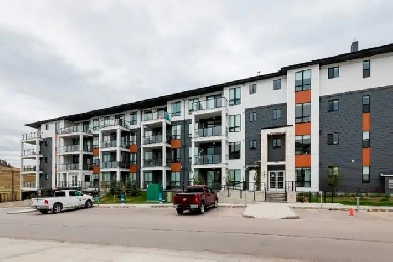 Outstanding 2 Bedroom, 2 Bath End-unit in NW Calgary Image# 1