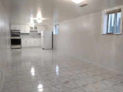 ISLINGTON  / QUEENSWAY  - LARGE OPEN CONCEPT BACHELOR APARTMENT