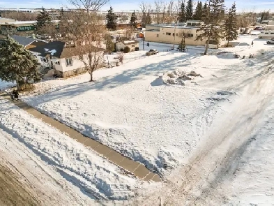 This prime R3-zoned lot in Strathmore is available now! Image# 1