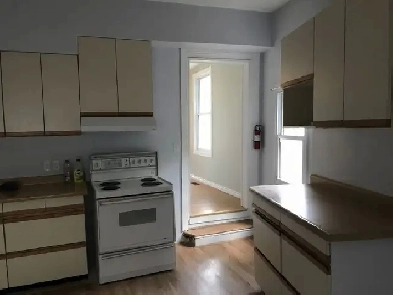 Students: Nice 5 bedrooms house walk to Queen's available May 1 Image# 1
