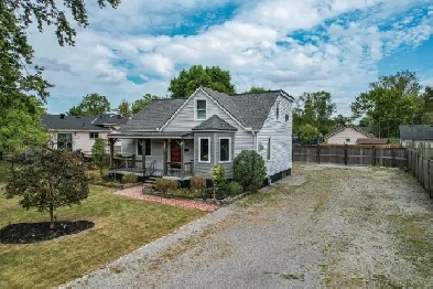 BEAUTIFULLY UPDATED MODERN FARMHOUSE - 3 BED, 2 BATH Image# 9