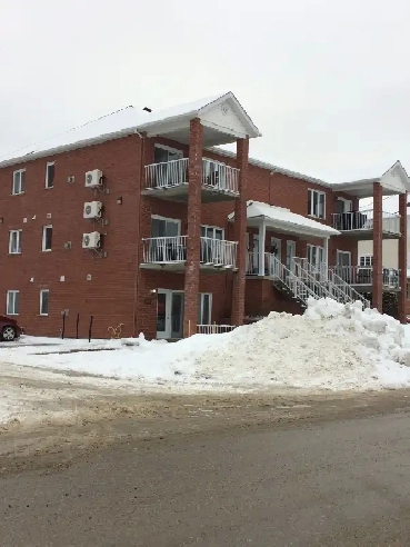 4 1/2 (style Condo) Fleuriront (CHUS) Image# 1