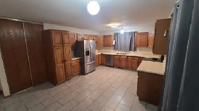 Large two bedroom house-main-pets friendly -Vista Heights. Image# 1