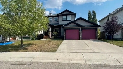 3 Bedroom  1 Den House Chestermere Image# 1