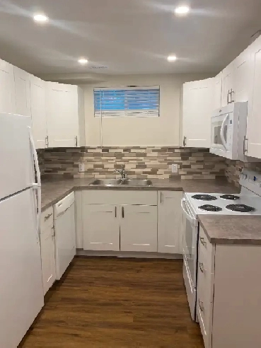 NEAR LRT-Renod LEGAL 1100 sf 3BR Bsmt-Newer Kitchen/bath own Fen Image# 1