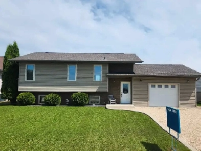 3 Bedroom • 2 Bathroom • 133 Solvin Road Gimli Image# 1