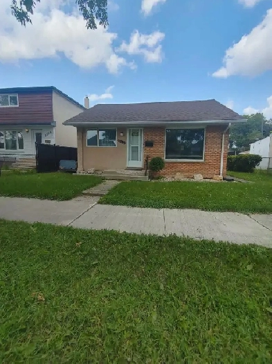 Modern Shared  3bd home near Red River College/U of Wpg. Image# 1