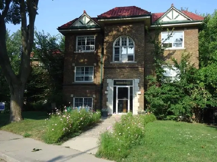 YONGE EGLINTON CHARMING CHARACTER RENO'D 1 BEDROOM in City of Toronto,ON - Apartments & Condos for Rent
