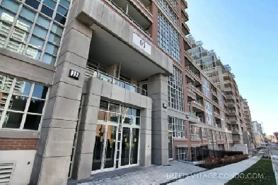 Stunning 1bd Den Condo with Lakeview, Parking in Liberty village Image# 1