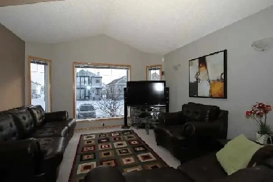 Taradale. 2 bedrooms. MAIN LEVEL for Rent. Image# 1