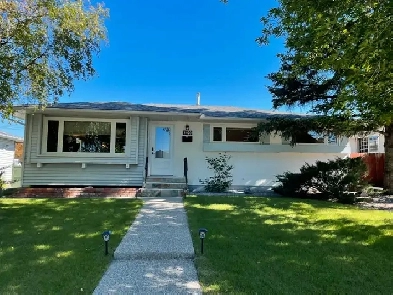 Acadia main floor for rent Image# 1