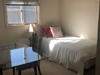 Furnished Cozy Room with Bathroom in Exec Home – Kanata Image# 1