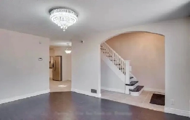 STUNNING HOME FOR RENT WITH MODERN FEATURES & PARKING Image# 1