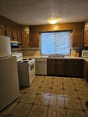 Huntington hill 3 bedroom main floor Image# 1