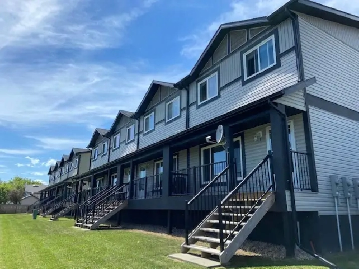 Townhouse For Rent in Edmonton,AB - Apartments & Condos for Rent