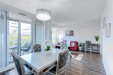 Spacious 2 Bedroom Condo for Rent in Downtown Toronto w/ Parking Image# 1