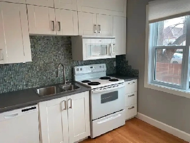 Spacious 2 Bedroom Duplex with Garage for Rent! Image# 1
