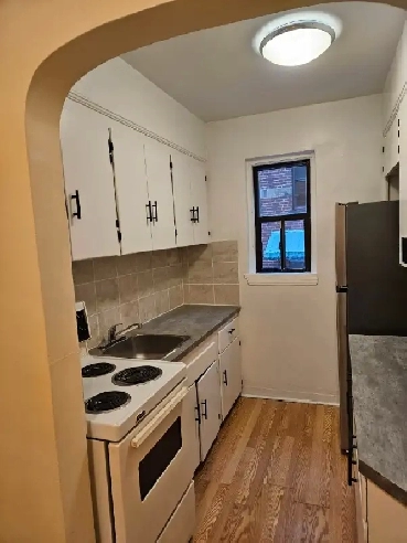 1 Bedroom Apartment Available at 2532 Lakeshore Blvd W!! Image# 1