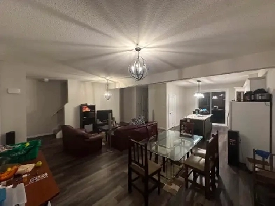 Room in 4 bed 3.5 bath house Western Fanshawe students Image# 1