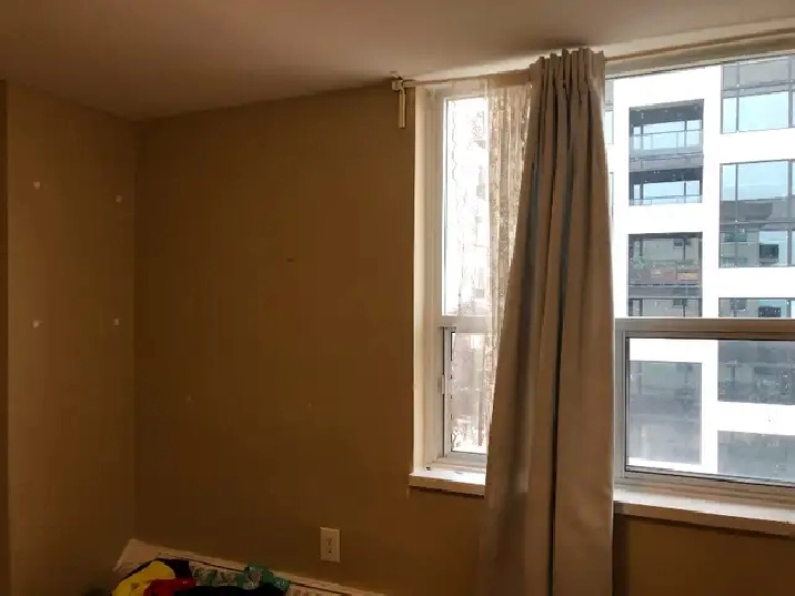 Roommate wanted for 2-Bedroom, 2-Bathroom apt, High Park, $1,500 in City of Toronto,ON - Room Rentals & Roommates
