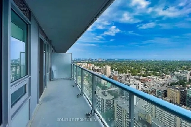 Yonge & Eglinton - 1 Bedroom   Den, 2 Bathrooms - Luxury Living Image# 1