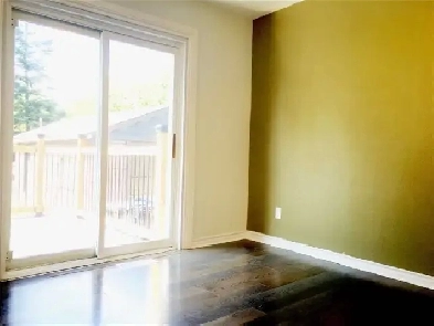 Highly renovated main floor 3BR, 3WR with grge, Warden/Tower Image# 1