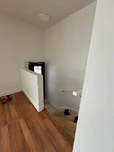 Laval, Grand 4 1/2  près métro cartier Image# 1