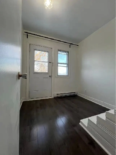 renovated 5 1/2, 400m a metro monk, 1800$/mois Image# 1