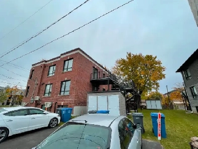 Grand appartement 51/2 neuf à louer à St-Hubert Rive-Sud Image# 1