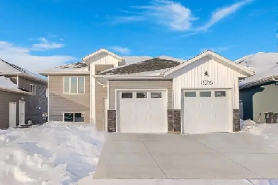 826 Weir Crescent Image# 1
