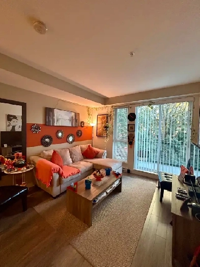 Spacious 1 Bed 1 Bath in King George, Surrey Image# 1