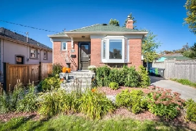 Entire Home Humber Bay w parking Seperate basement entry Image# 1