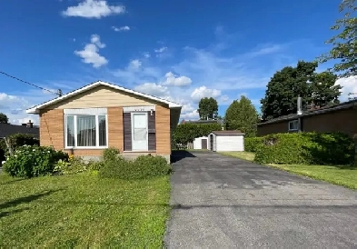 $2,450 - 3Bed / 1 Bath Bungalow in Orleans - available April 1st Image# 1