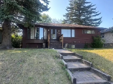 3Bed main floor and 2Bed basement available for short term rent