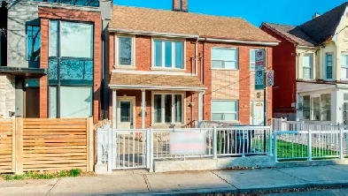 Spacious 2-Bed in Trinity Bellwood | Parking  Utilities Covered! Image# 1