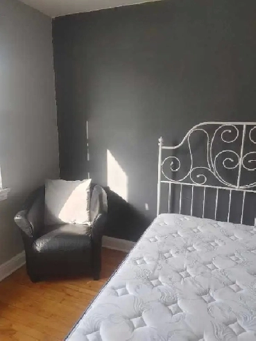 room for rent in two bedroom room apartment west end Image# 1