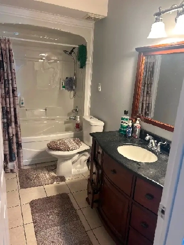 Large private room for rent Image# 1