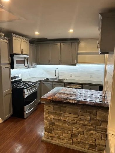 Beautiful renovated  Unit ! Image# 1