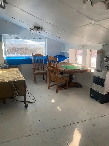 Cabin with electricity and oil heat. Image# 1