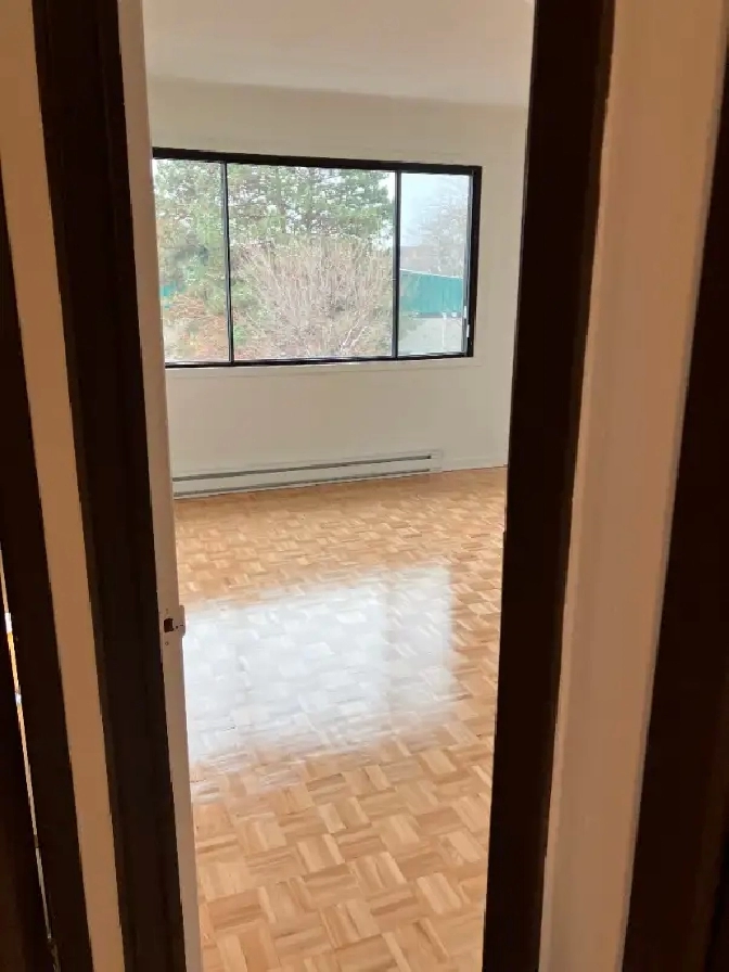 LASALLE - LARGE UPPER 5-1/2 (3-bedrooms) in City of Montréal,QC - Apartments & Condos for Rent