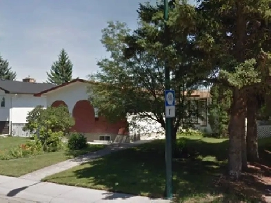 A renovated main floor in a Bungalow to Rent