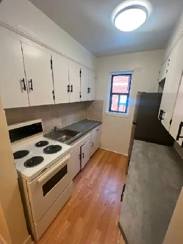 Large 1 Bedroom Apt Available at 2532 Lakeshore Blvd W!! Image# 1