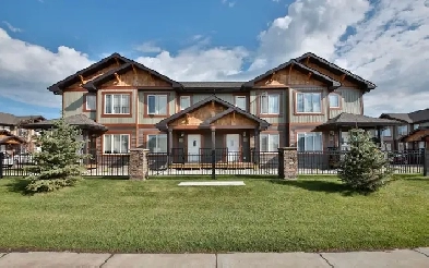 3 Bed, 1.5 Bath Townhouse - South Side, Quiet Image# 8