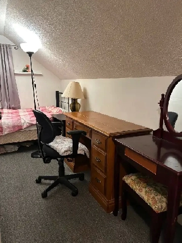 Private room near Skytrain station Image# 1